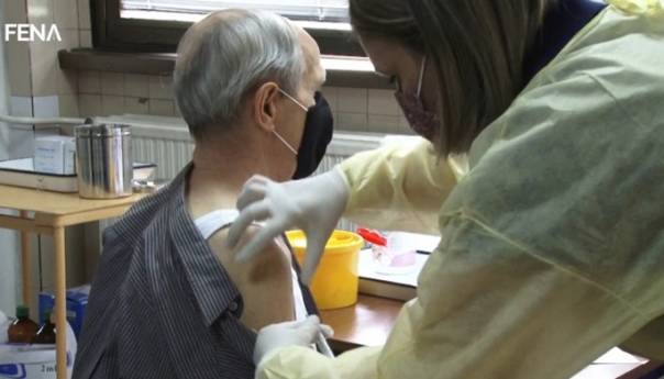 U KS jučer dato 2.515 doza vakcina, i danas u Zetri vakcinacija