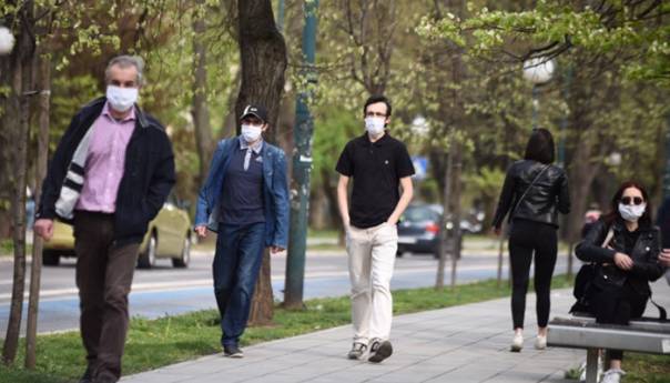 U KS od danas maske obavezne i na otvorenom