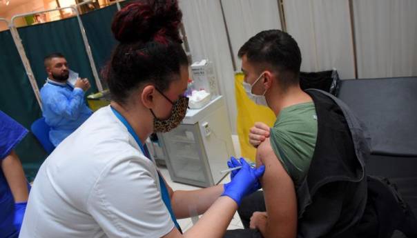 U KS protiv koronavirusa vakcinisano 52 posto stanovništva