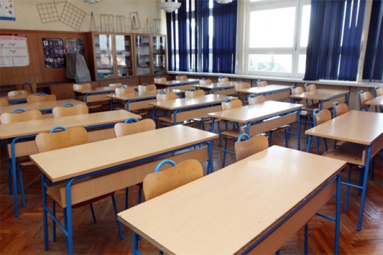 U KS se nastava za osnovce i srednjoškolce nastavlja po dosadašnjem modelu