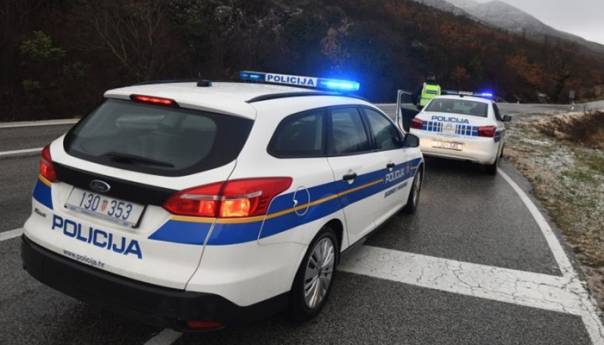 U kući u Osijeku pronađen mrtav muškarac, drugi teško povrijeđen