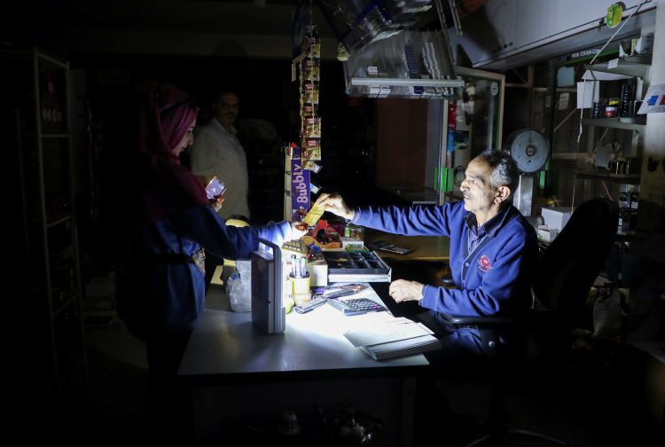 U Libanu nakon potpunog mraka djelimično proradile dvije električne centrale