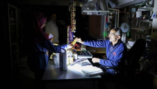 U Libanu nakon potpunog mraka djelimično proradile dvije električne centrale