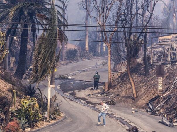 U Los Angelesu uveden policijski sat zbog pljački uslijed evakuacije stanovništva