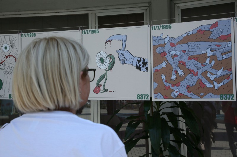 U Lukavcu otvorena izložba ilustracija 'Jedanaestog podsjećamo'