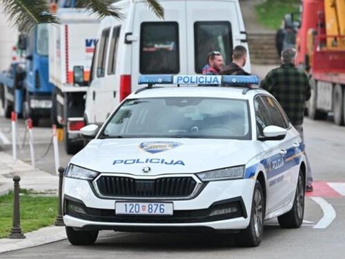 U Makarskoj preminula žena nakon što ju je muškarac gurnuo na ulici