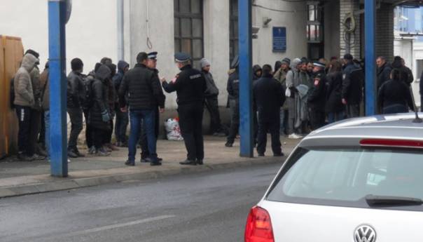 U međusobnoj tučnjavi dva migranta jedan teže povrijeđen