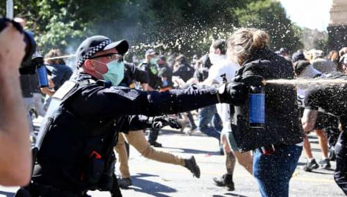 U Melburnu i Sidneju protesti zbog restrikcija, više stotina uhapšenih