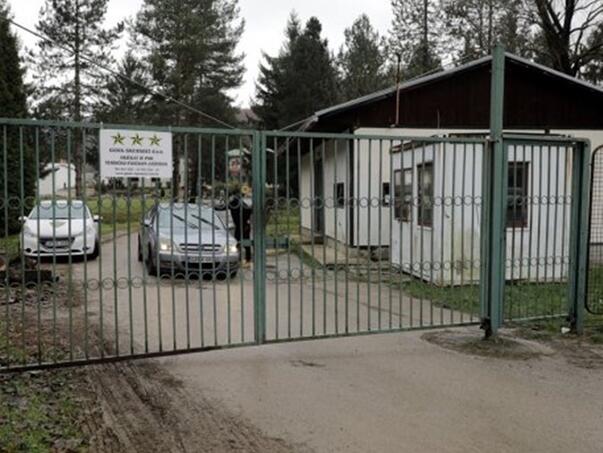 U migrantskom kampu Blažuj pronađen pištolj i zakopana bomba