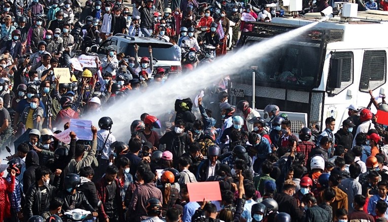 U Mjanmaru najmanje 18 novih žrtava, vojska uvela vanredno stanje