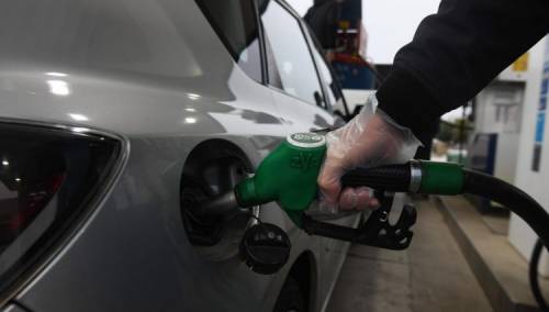 U mjesec dana cijena benzina porasla za 4,58 posto, dizela za 6,33 posto