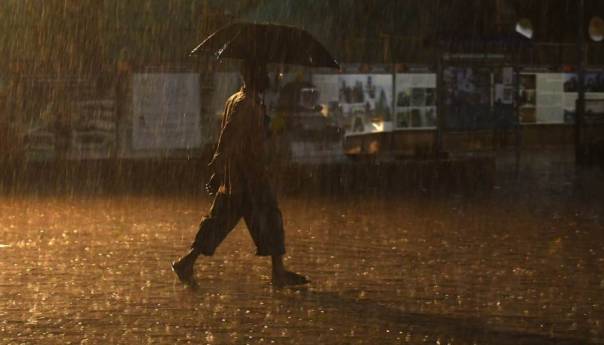 U monsunskom nevremenu više od 340 poginulih