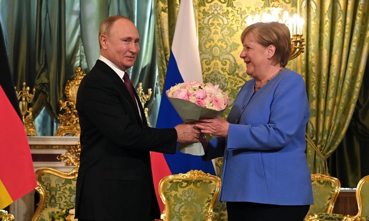 U Moskvi počeo sastanak Putina i Merkel