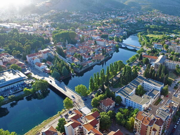 U Mostaru i Trebinju danas 19 stepeni, sutra u Bosni magla i niska naoblaka, u Hercegovini sunčano