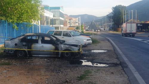 U Mostaru izgorjela Škoda Octavia