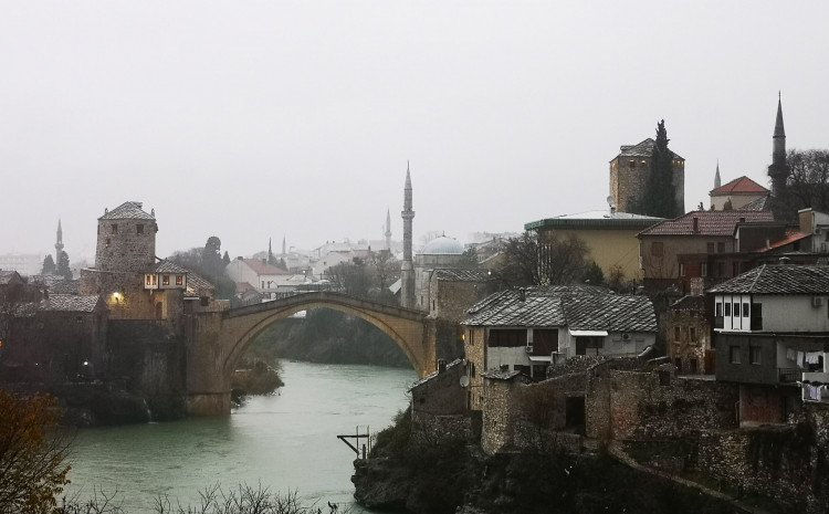 U Mostaru jaka kiša i grmljavina, u Čapljini se obilaze nasipi