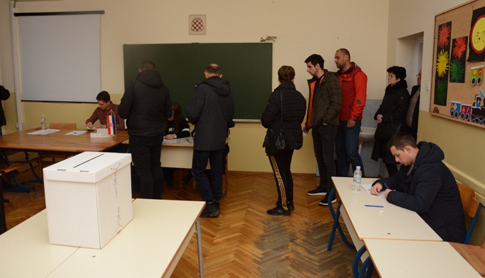 U Mostaru otvorena biračka mjesta