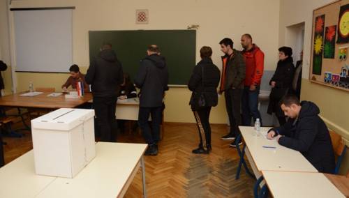 U Mostaru otvorena biračka mjesta