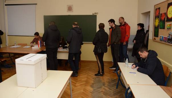 U Mostaru otvorena biračka mjesta