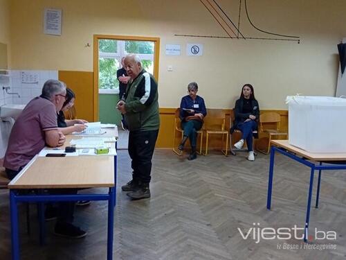 U Mostaru otvorena birališta na vrijeme