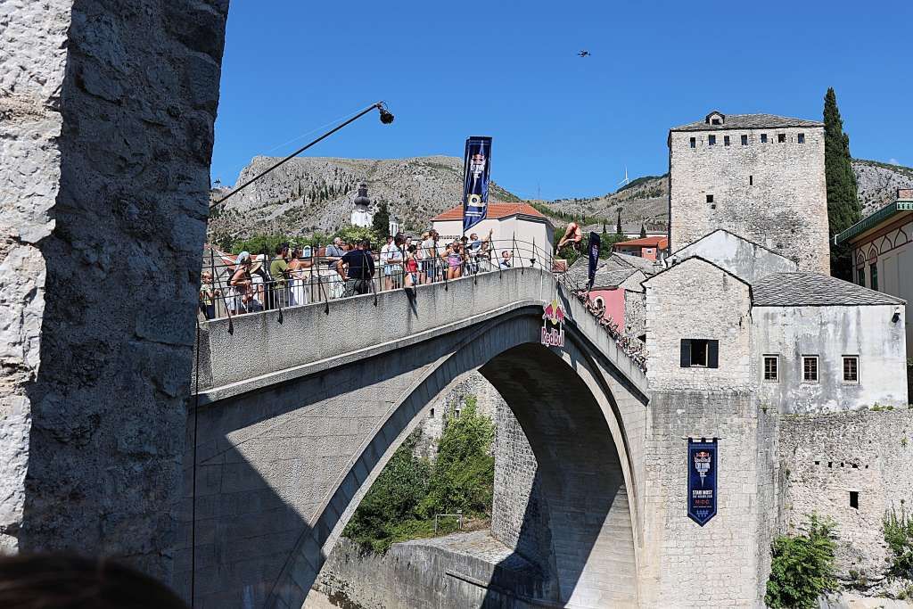 U Mostaru počeli Red Bull Cliff Diving skokovi sa Starog mosta