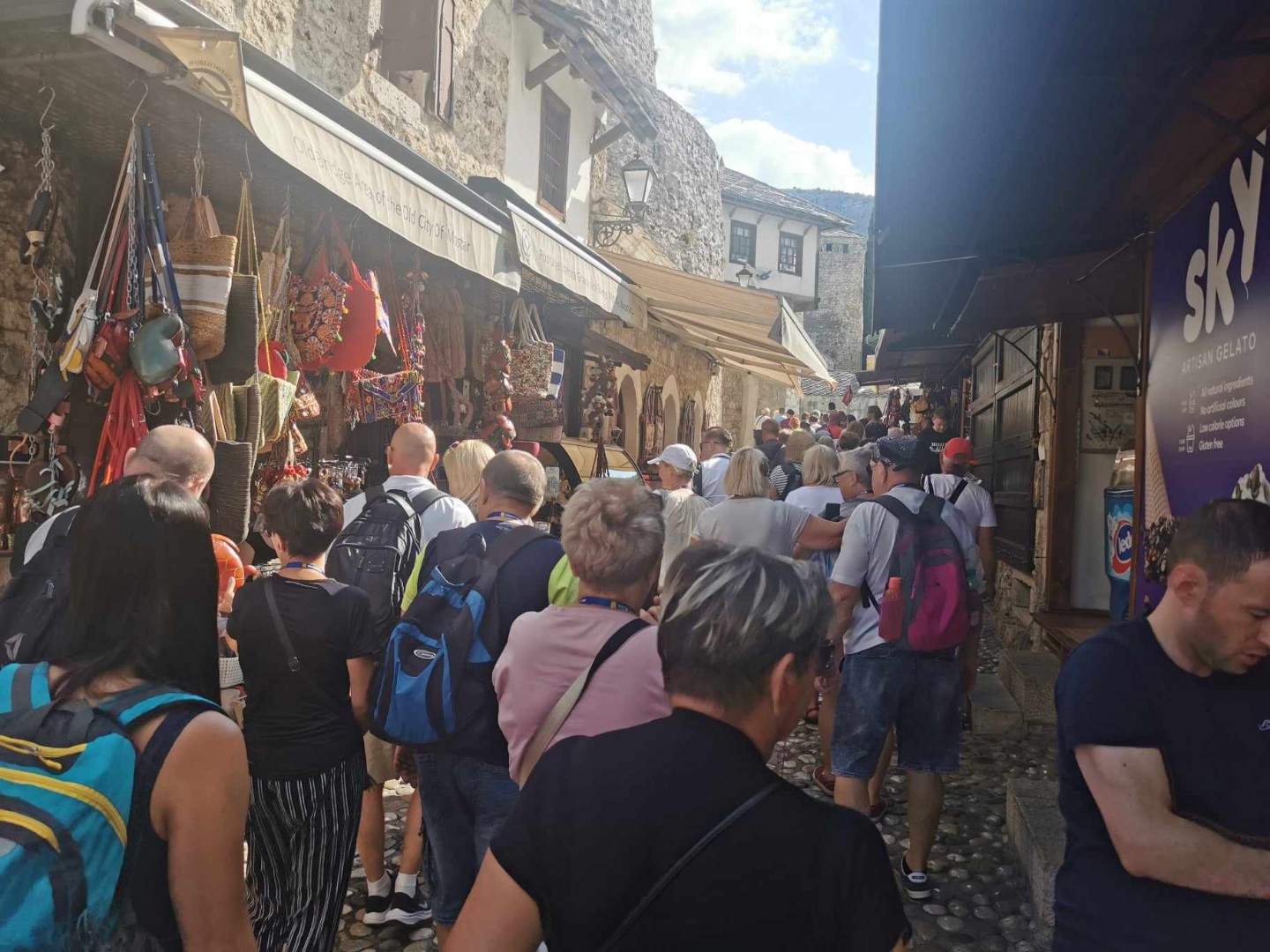 Foto: U Mostaru zadovoljni ljetnom sezonom, turisti traže krevet više