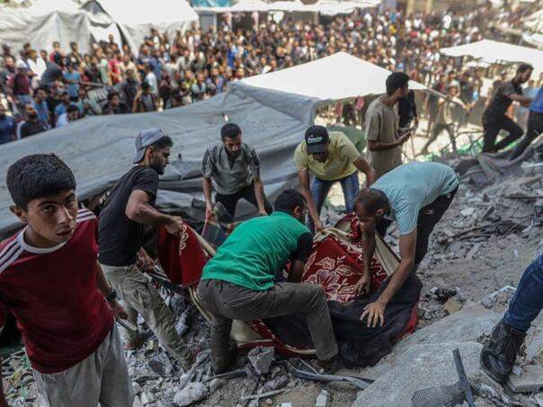 U napadima Izraela na Gazu ubijeno 20 Palestinaca, 15 u redu za pomoć