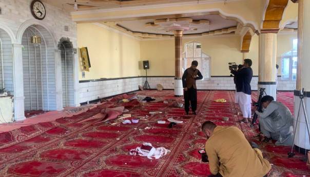 U napadu na džamiju u Afganistanu poginulo 12 osoba