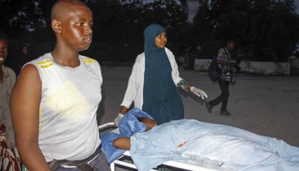 U napadu na hotel u Somaliji ubijeno 15 ljudi