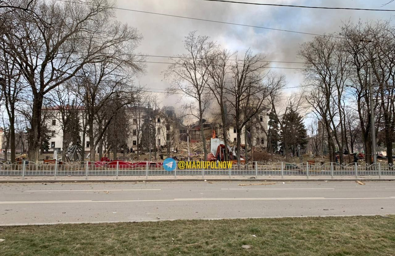 U napadu na pozorište u Mariupolju najmanje 300 poginulih