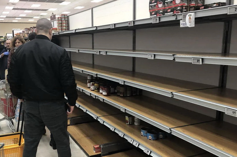 U napadu panike zbog koronavirusa Italijani opustošili supermarkete