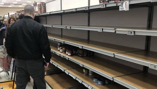 U napadu panike zbog koronavirusa Italijani opustošili supermarkete