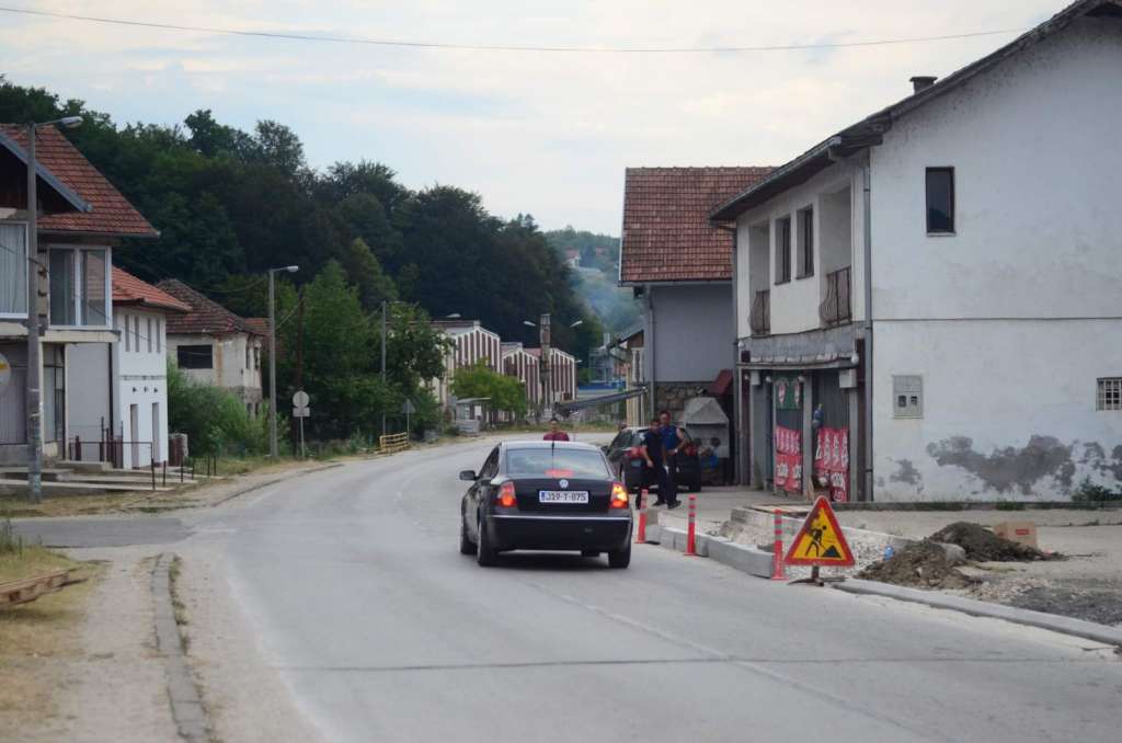 U naselju Potočari u toku izgradnja pješačke staze