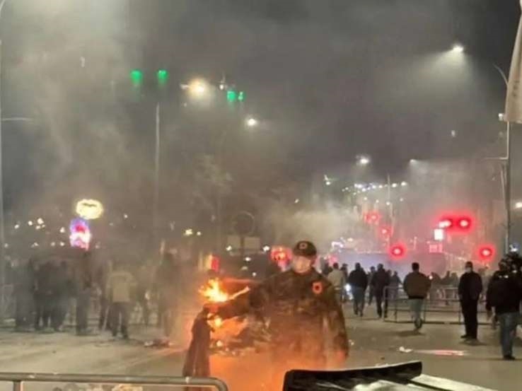 U nasilnim protestima u Prištini povrijeđeno najmanje 18 osoba