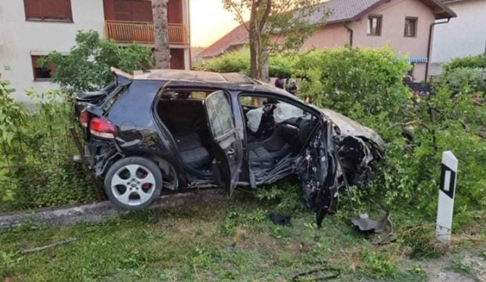 U nesreći kod Bihaća jedan mladić poginuo, trojica povrijeđena