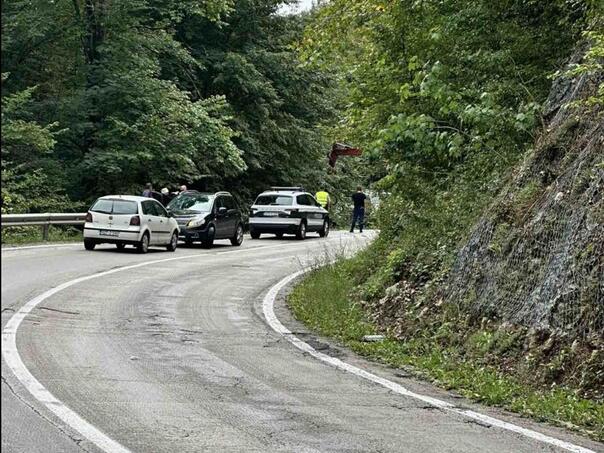 U teškoj saobraćajnoj nesreći kod Kladnja poginula jedna osoba