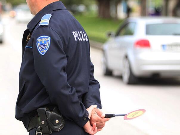 U nesreći kod Nevesinja poginuo vozač