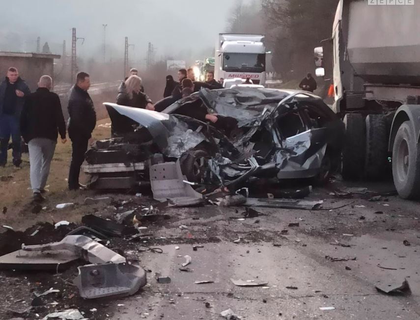 U nesreći kod Žepča poginuo muškarac, žena životno ugrožena