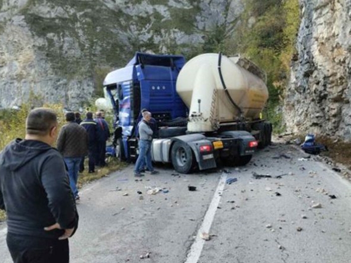 U nesreći prema granici sa Srbijom povrijeđen vozač kamiona