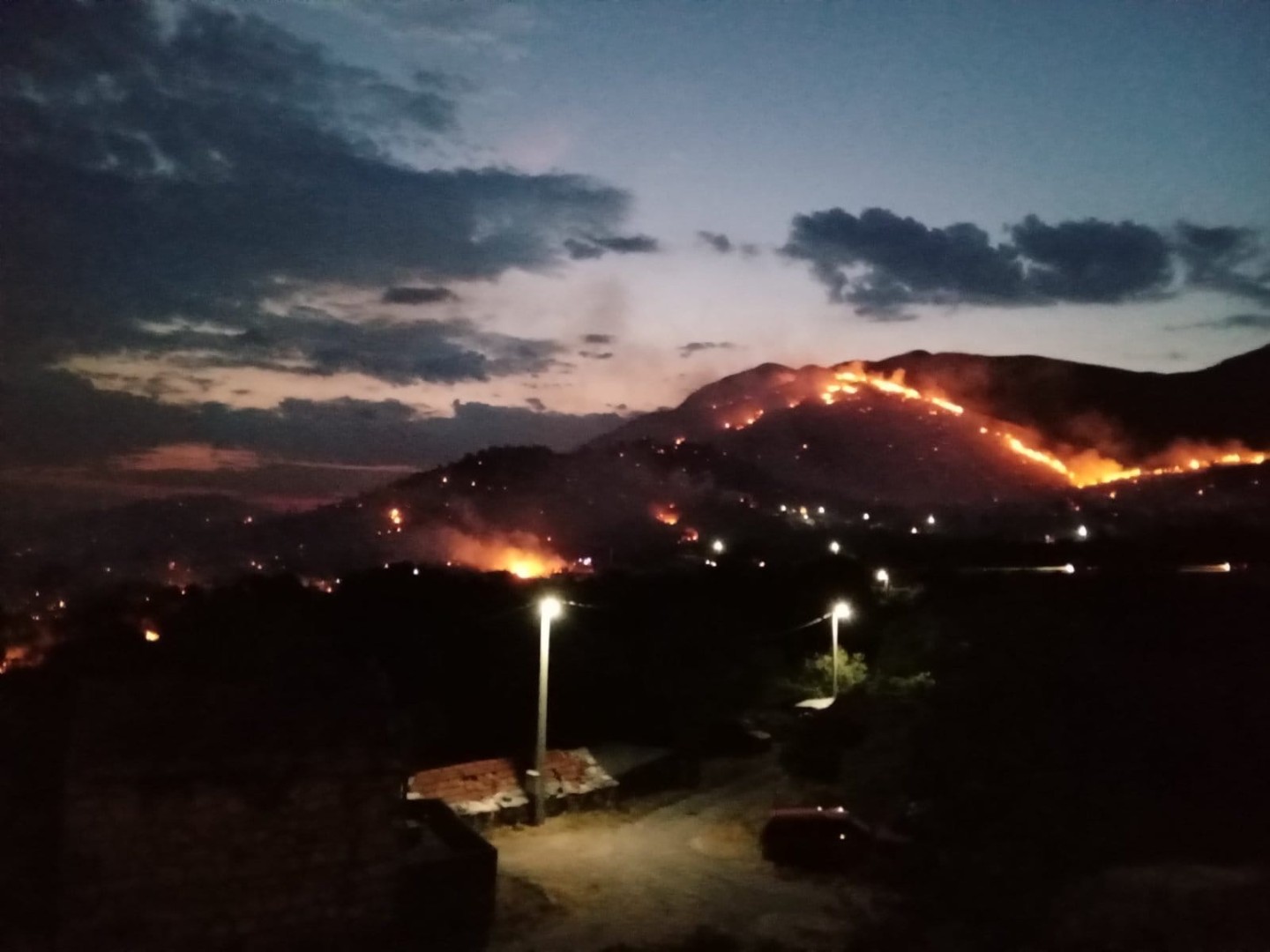 U Neumu svo ljudstvo na požarištu, stiže i helikopter OSBiH