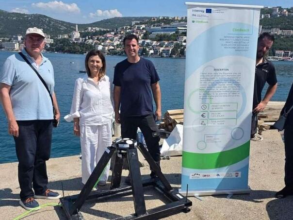U Neumu u more postavljen uređaj za mjerenje strujanja mora i morskih valova