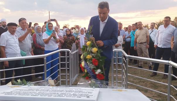 U Nezuku otkriveno spomen-obilježje žrtvama genocida