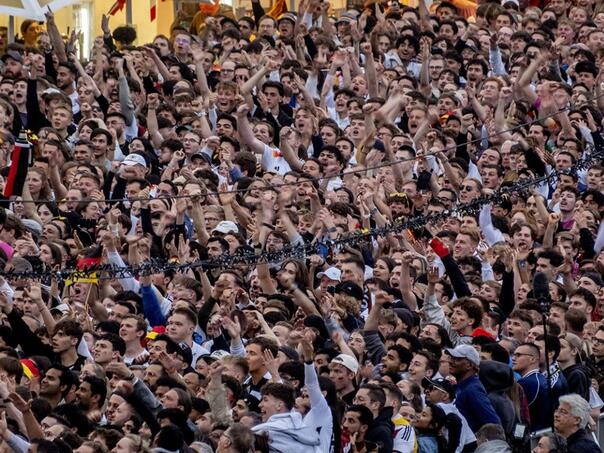 U Njemačkoj izbodena trojica navijača, policija upucala napadača