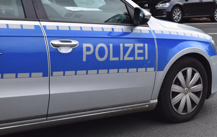 U Njemačkoj vozač kamiona pored autoceste u snijegu ostavio 56 migranata