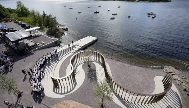 U Norveškoj otvoren spomenik žrtvama Andersa Breivika