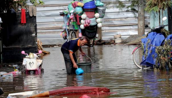 U novim poplavama i klizištima u Indoneziji poginule 53 osobe