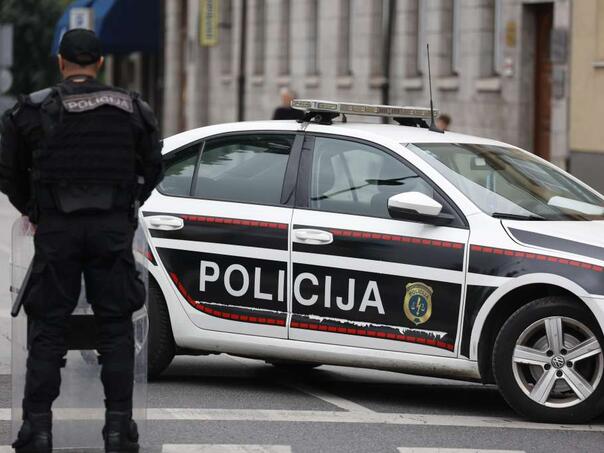 U Novom Gradu pronađeno oružje i droga, uhapšen muškarac