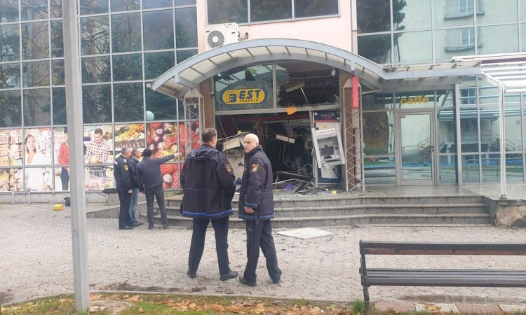 U Novom Travniku plinskim bombama raznesena dva bankomata