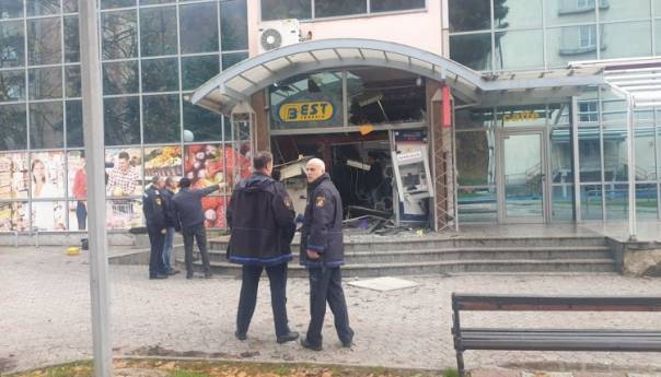 U Novom Travniku plinskim bombama raznesena dva bankomata