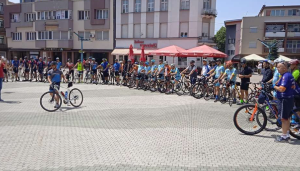 Uoči dženaze u Kamičanima: Biciklisti iz Bihaća krenuli prema Kozarcu